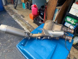 2024 Yamaha R1 stock exhaust