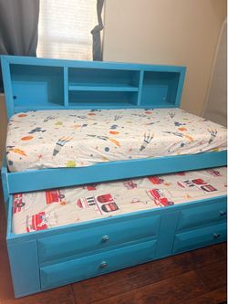Beautiful trundle bed frame boys/girls seaside baby blue