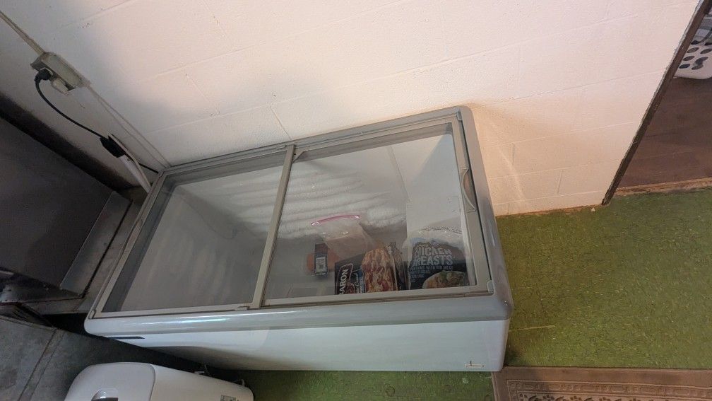 Deep Freezer - Open Windows, Old Ice Cream Case