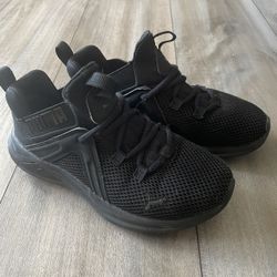 PUMA snickers for kids US size 3 C