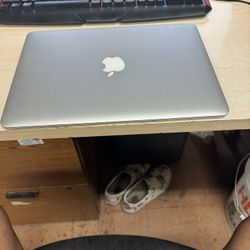 Apple MacBook Air 1466 I5 1.6Ghz 8GB 128GB 10.14.6 With Charger