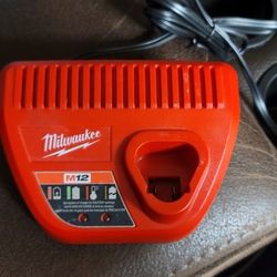 Milwaukee M12 Battery Charger