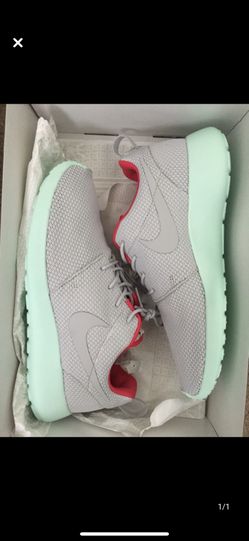 Nike Roshe Run ID Size 8