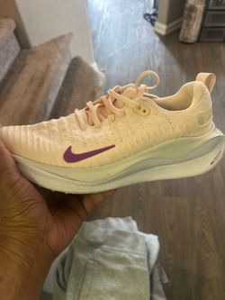 NIKES WOMENS 9.5