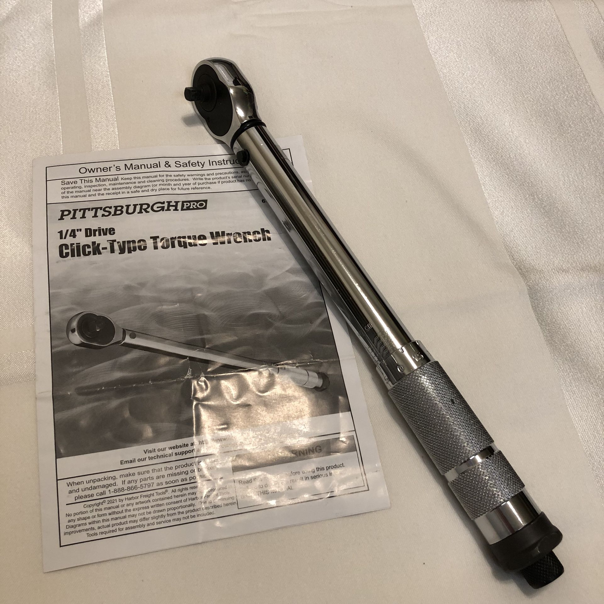 PITTSBURGH Pro 1/4” Click-Type Torque Wrench