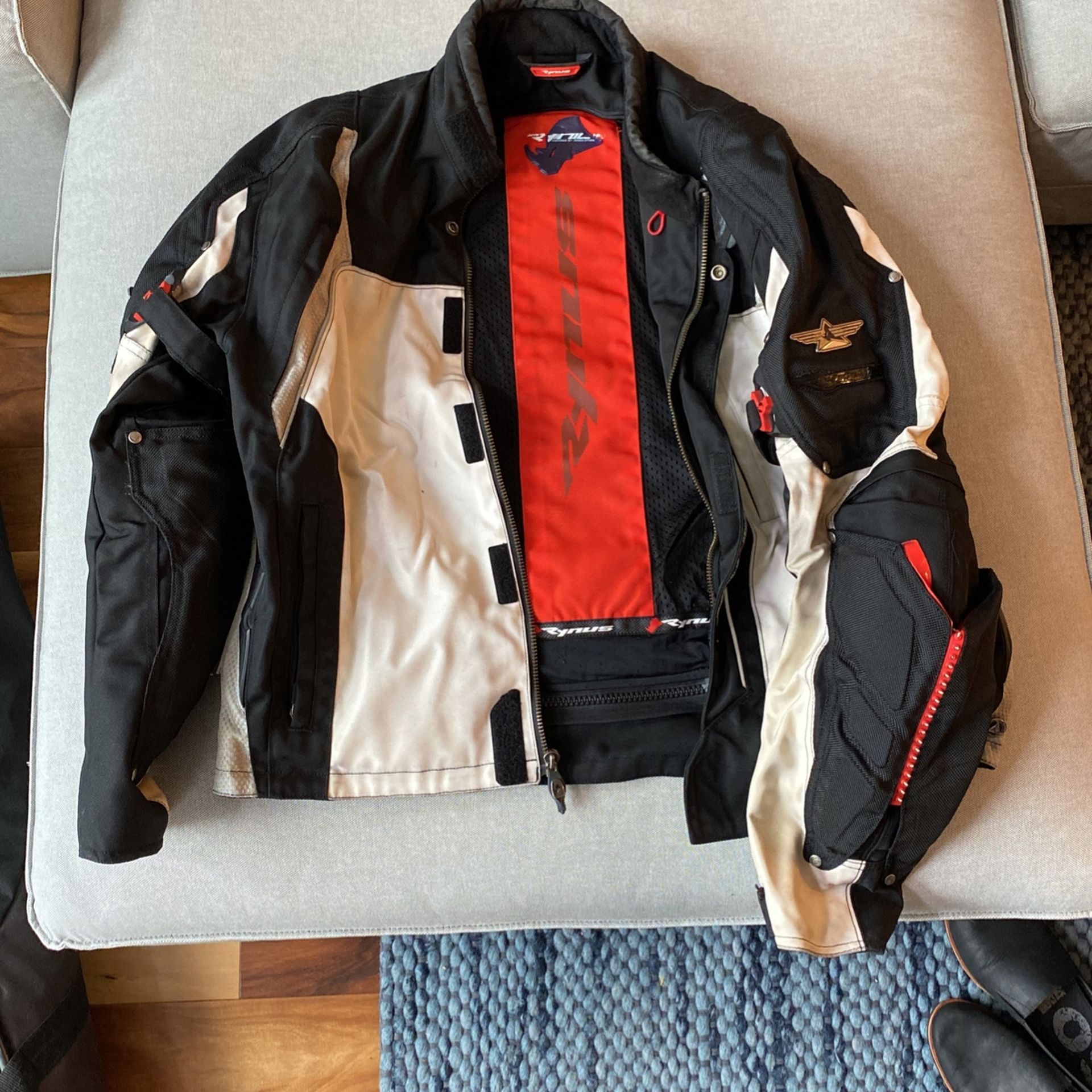Rynus Motorcycle Jacket w/ Lining + Gloves