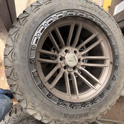 22”Rims w/ 35” tires