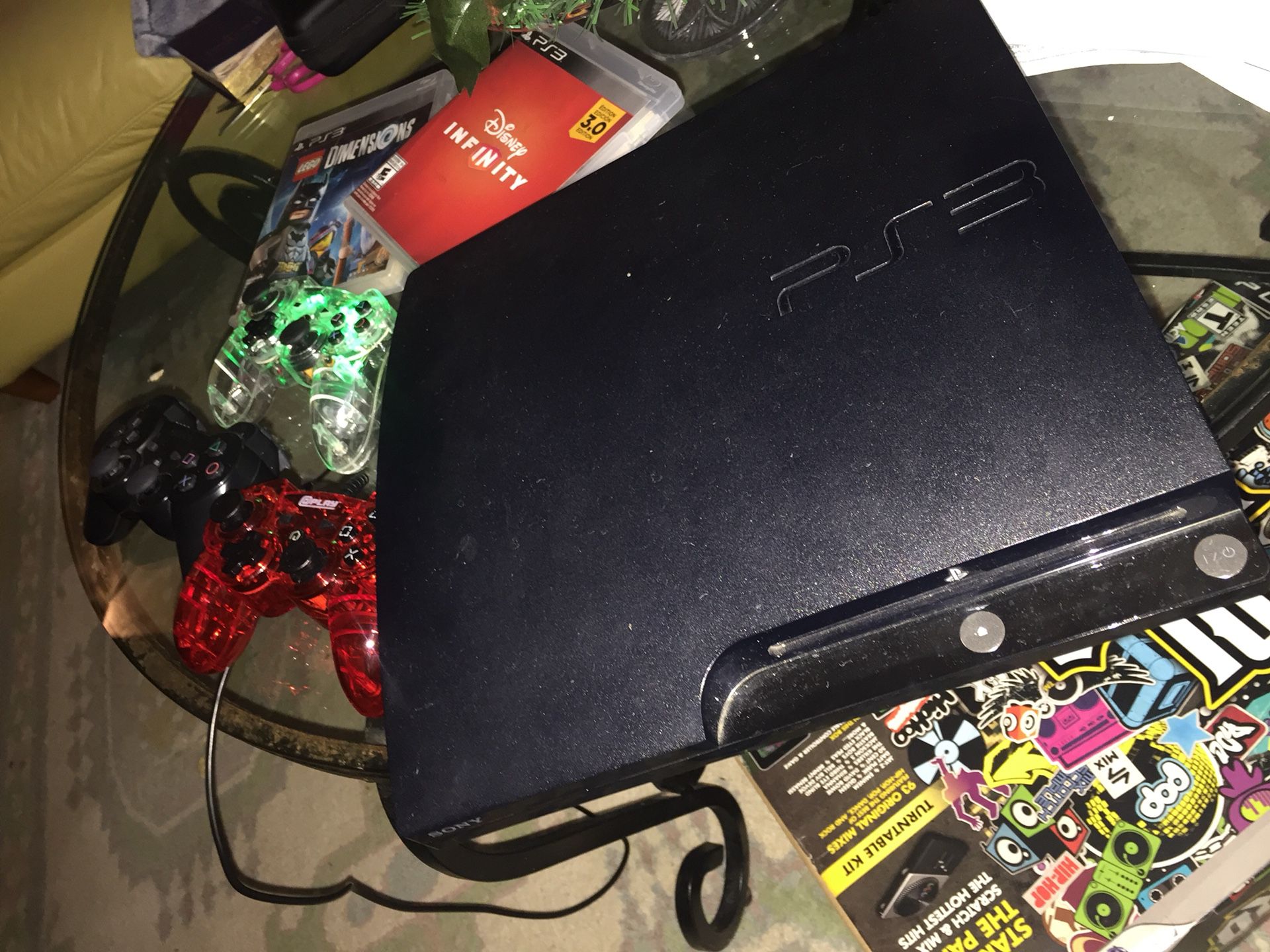 PlayStation 3 complete with games inside and 3 controllers