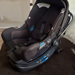 Nuna Infant car seat W/ Base