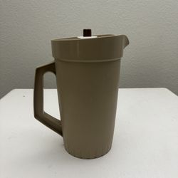 Vintage Retro Tupperware 2 Quart Pitcher