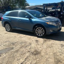 2010 Toyota  Venza. 4 Cil Auto .a/c. Runs And Drives Fine 199990. Miles  Dup. Title