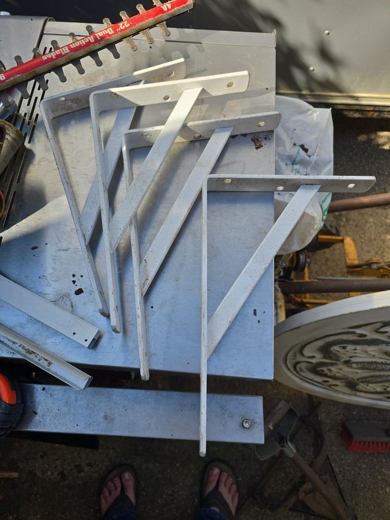 4 Shelving Brackets