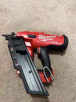 Milwaukee M18 FUEL 3-1/2 in. 18-Volt 30-Degree Lithium-Ion Brushless Cordless Framing Nailer (Tool-Only)