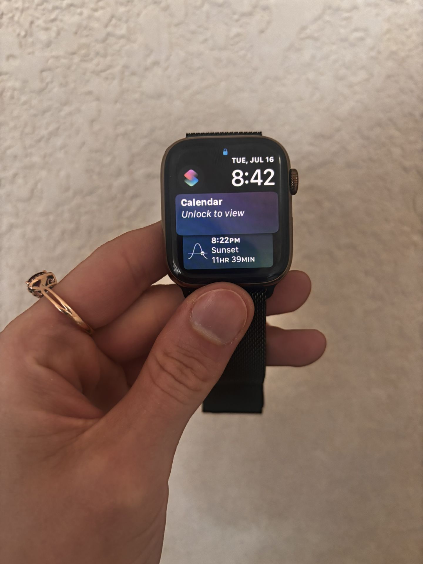 Apple Watch Series 5 Works Good