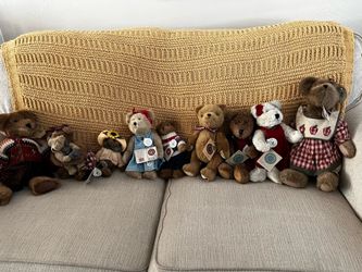 Lot of used Boyd’s Bears