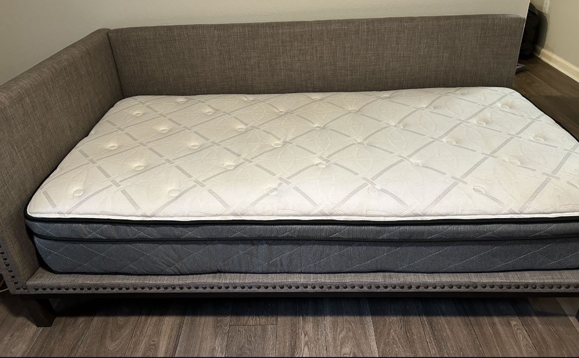 Daybed frame Only