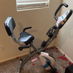 exercise bike like new  it’s already ensamble and work like a pro 