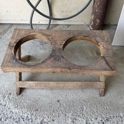 Elevated dog bowl holder