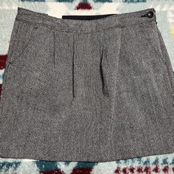 Womenās Skirt