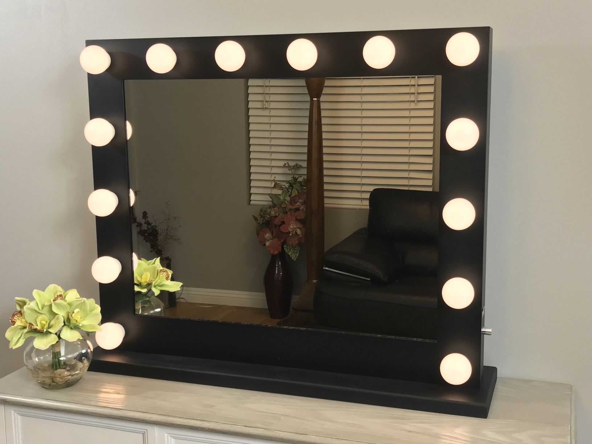 Large Hollywood Vanity Mirror 32 x 26 with 14 LED Lights (included)