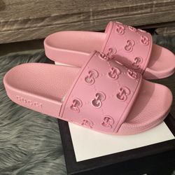 GG Woman’s Slides Size 7