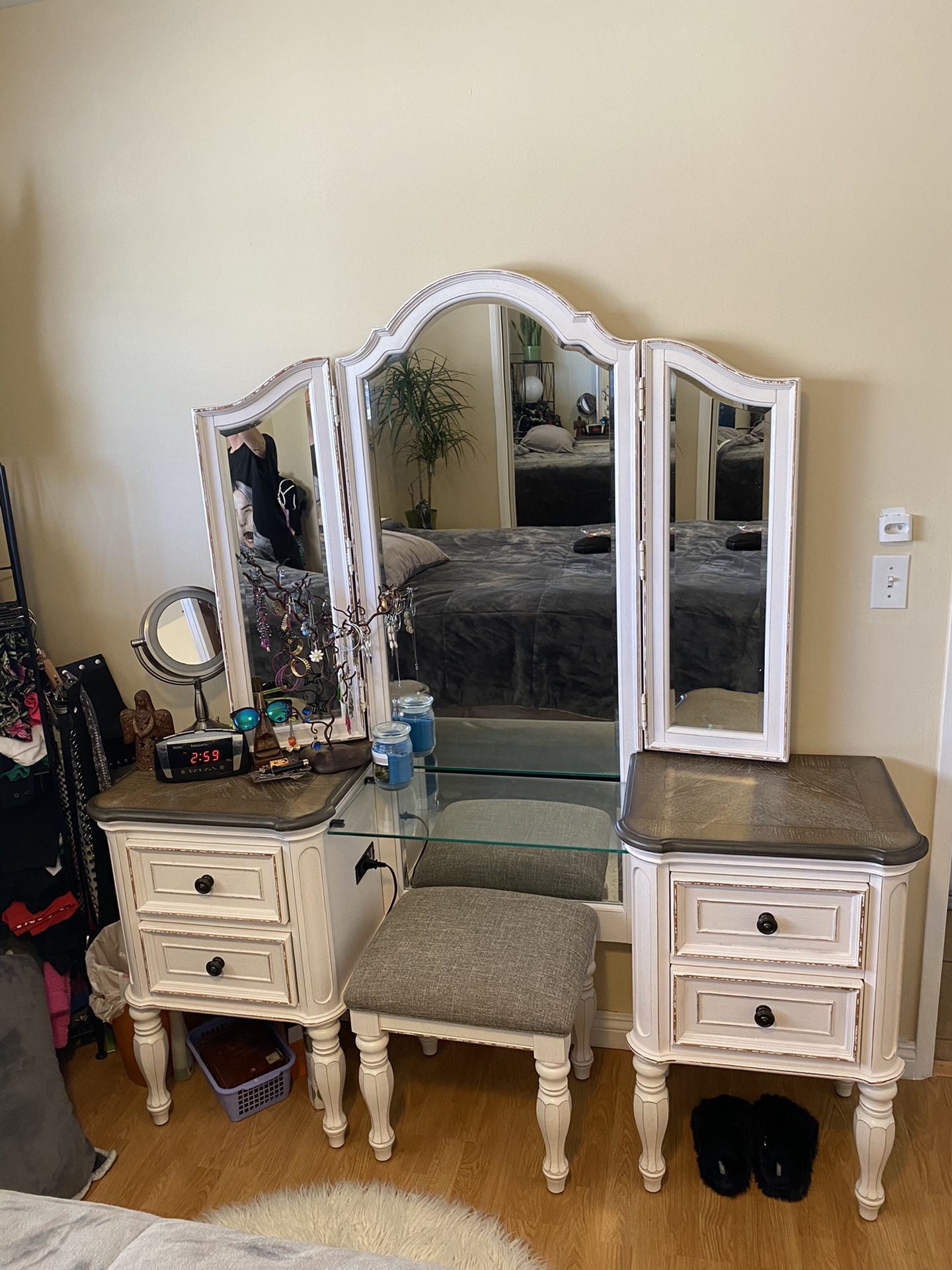 Vanity mirror and storage bench