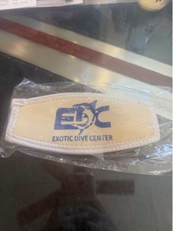 Dive mask strap, white. Velcro style.