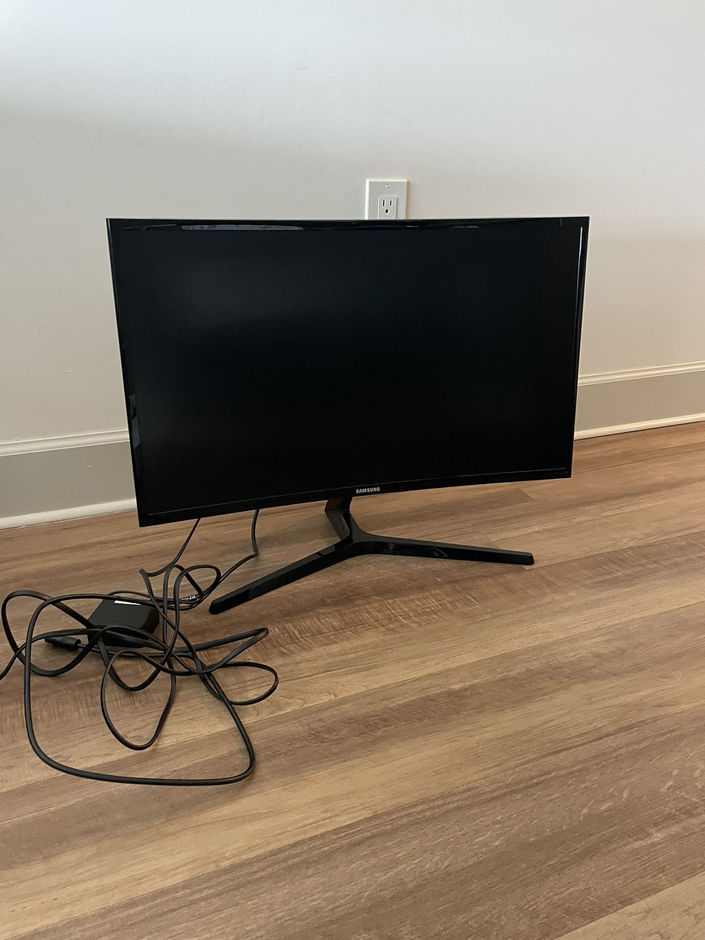 Samsung - 27" F398 Series FHD AMD FreeSync Curved Monitor (HDMI, DP) - Glossy Black
