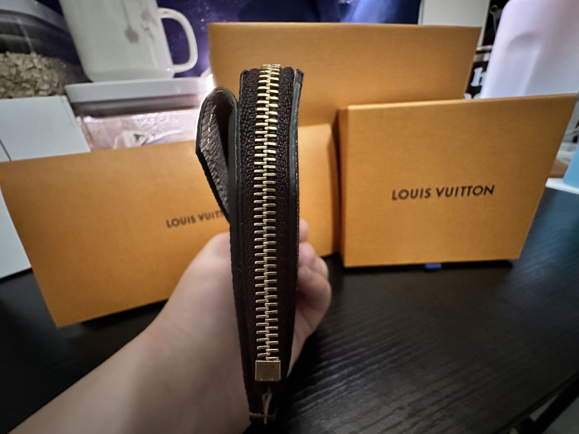 New Authentic Louis Vuitton Card Holder Recto Verso for Sale in Garden  Grove, CA - OfferUp