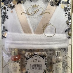Paris Hilton Deluxe Bath Set - New