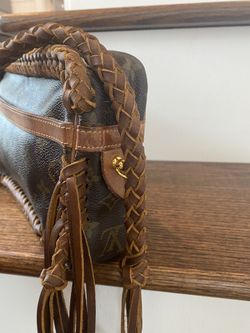 Authentic Louis Vuitton Crossbody Bag for Sale in Spring, TX - OfferUp