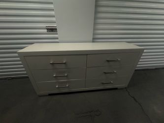 6-Drawer White Dresser - Must Go This Weekend - Priced to Move
