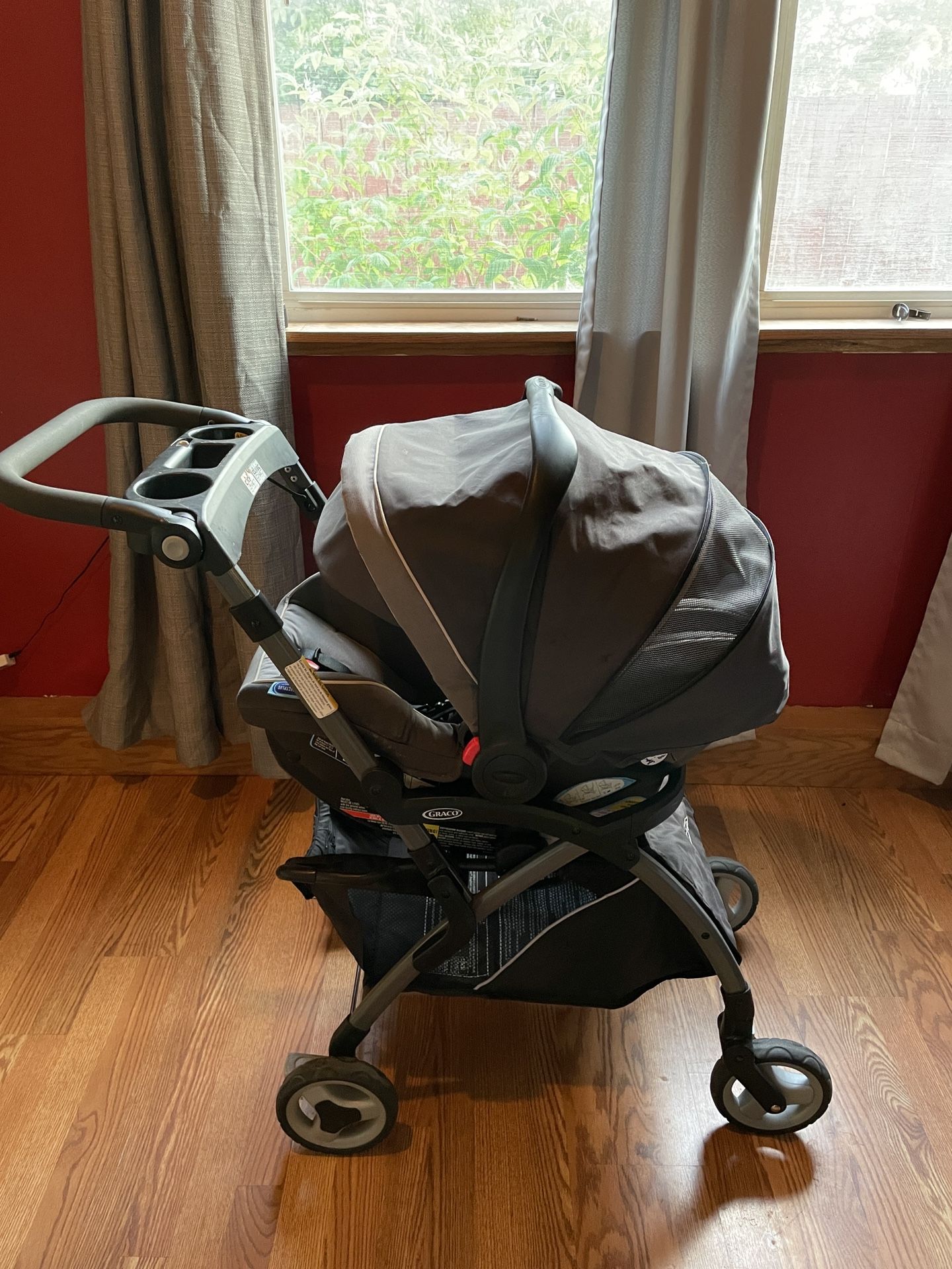 Graco Snugride Snuglock 35 car seat + 3 bases and car seat carrier