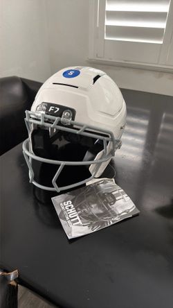 Schutt F7 football helmet
