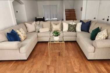 Ashley Furniture Large Sectional Sofa in Excellent Condition!
