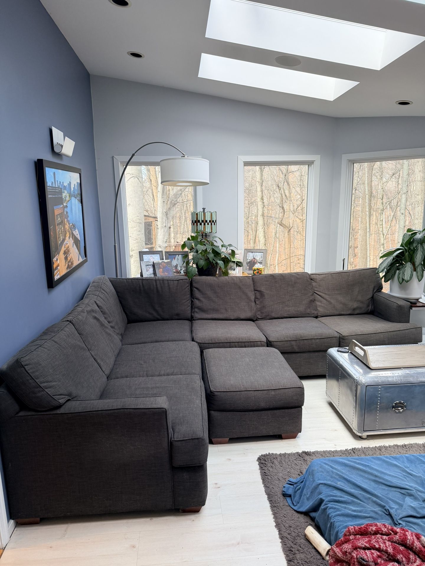 Modern Styling Sleeper Sofa