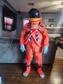 NASA ASTRONAUT SUIT