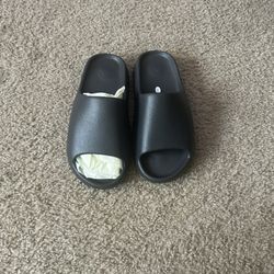 Yeezy Slides 