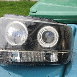 99-04 Jeep Grand Cherokee Headlights