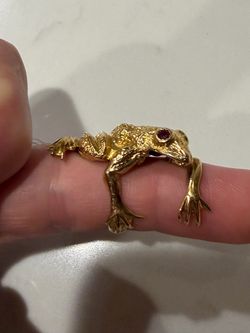 17.4KT 19.1 Gram Custom Frog Ring Ruby Eyes