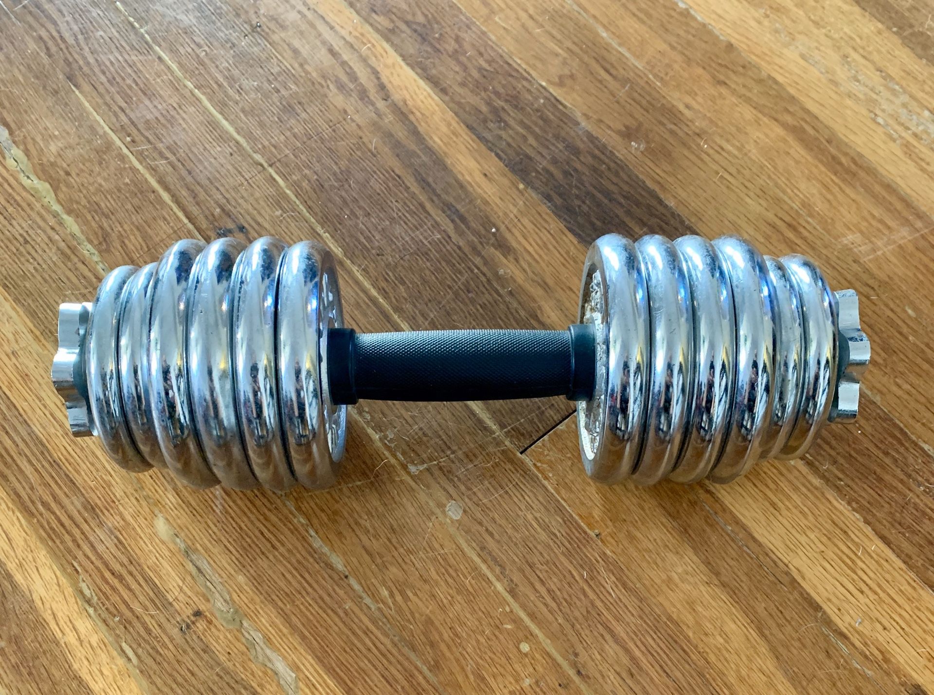 Adjustable weight dumbbell