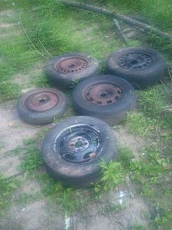 01-2016 Toyota car rim