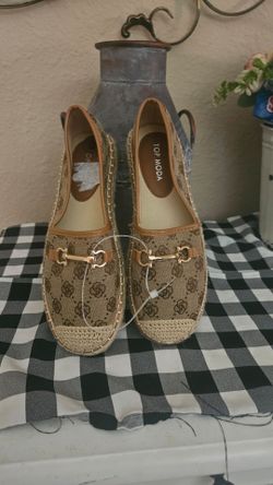 Beautiful shoes 👞 size 8 brand new $20