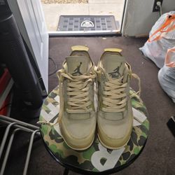 Jordan 4 Retro
Off-White Sail (Women's) Size 7 Good Condition 