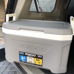 IGLOO Profile II 50 Qt. Chest Cooler