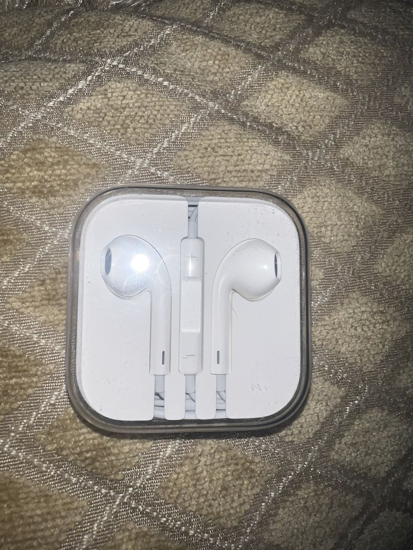 Wired Earbuds With Mic