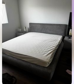 Minotti Cal King bed