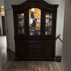 Steve Silver Royal Buffet