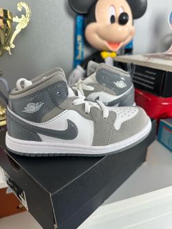 AIR JORDAN 1 MID SE KIDS