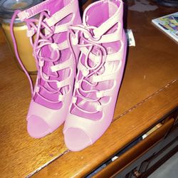 Women’s heels  Size 5  Never Worn Make a Offer